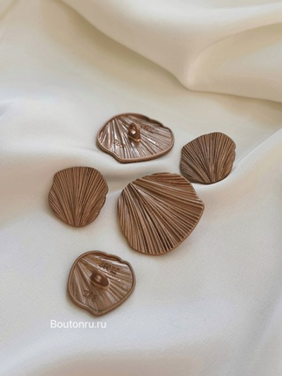 Пуговицы в форме ракушки в матовом золоте