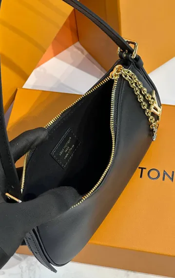 Сумка Louis Vuitton Pochette LV Bloom