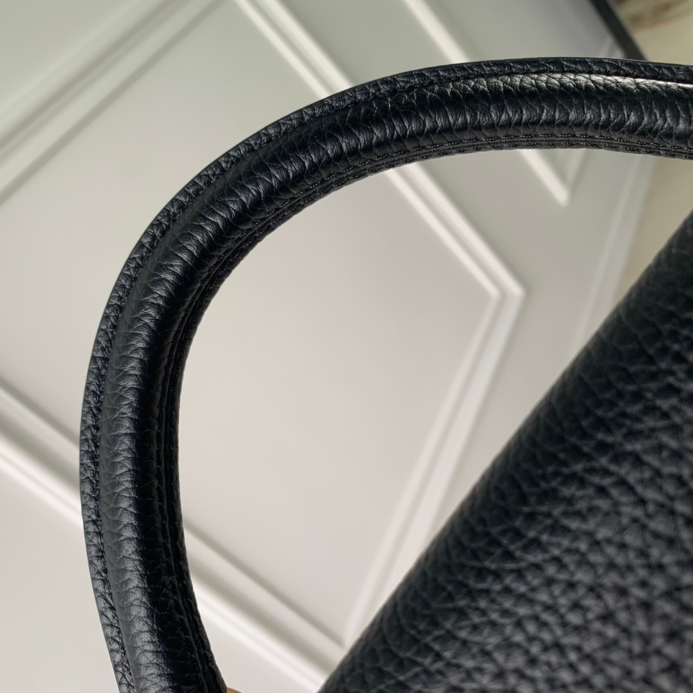 Louis Vuitton Capucines BB