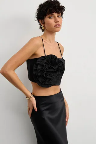 Топ с цветком из атласа черного цвета