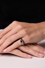 Кольцо с подвеской черной каплей