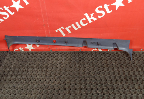 Накладка стойки левой