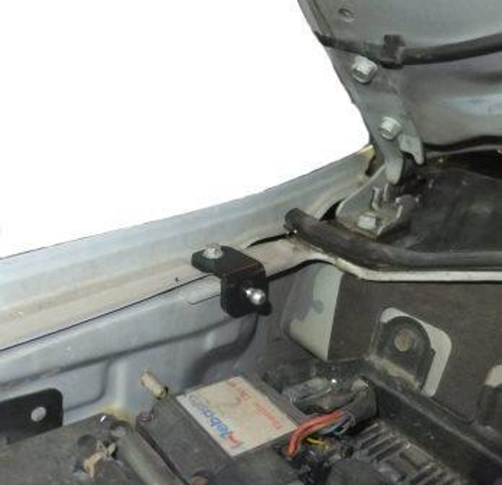 Упор (амортизатор) капота для Mitsubishi Pajero 3 (1999-2006) Autoinnovation.02-04