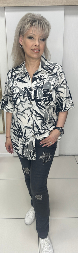 Черно-белый немецкий блузон на пуговицах