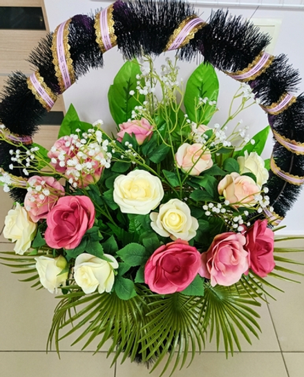 Корзина с розами и гипсофилой . Арт Е 004