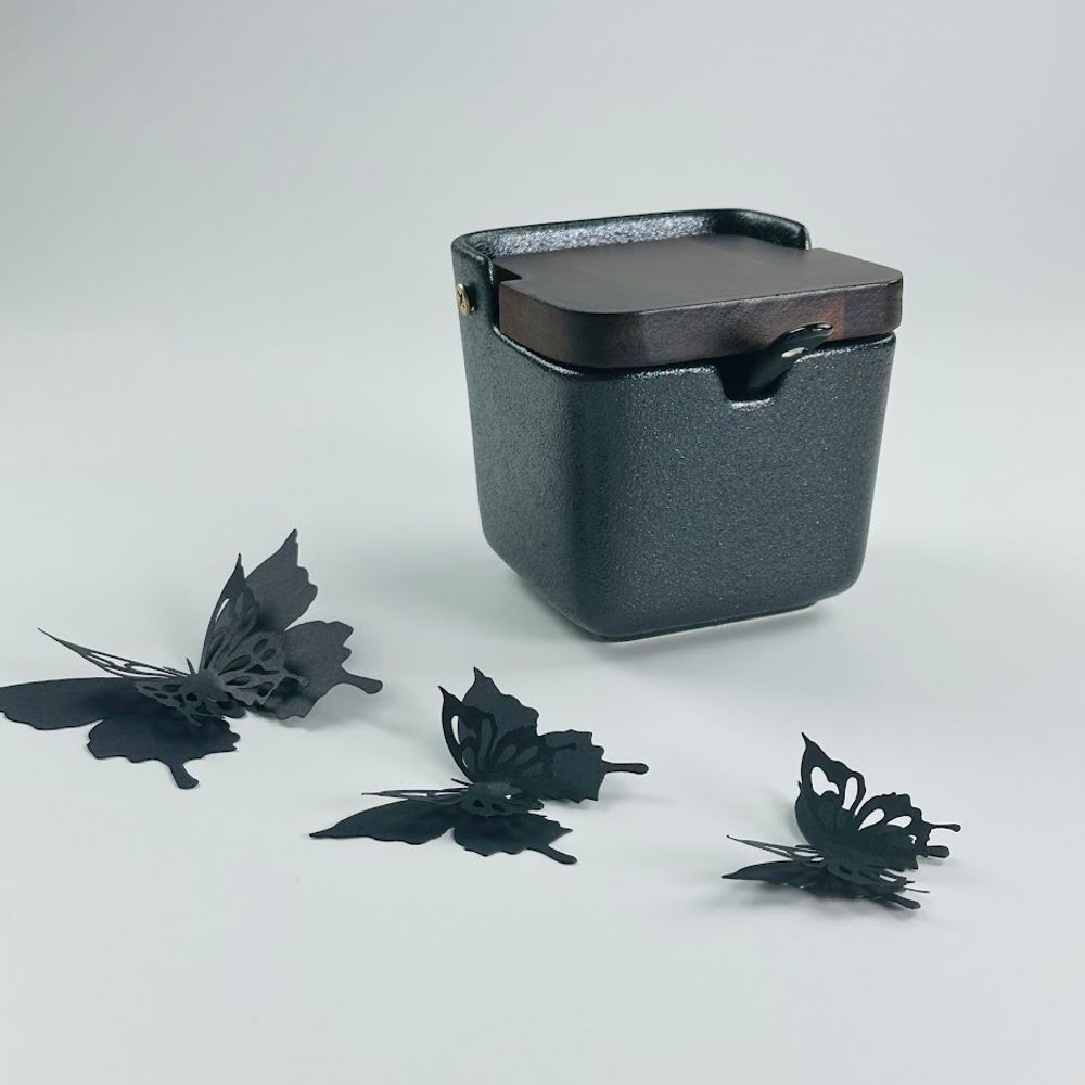 Lenardi 235-027 Сахарница 9,5см с ложкой BLACKWOOD в под.уп.(х36)Фарфор