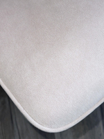 Стул М-City DISAUR Рикард (Rikard) поворотный на 360 градусов, Кремовый Riely-111, Present-120, Шенилл-Велюр, Латте каркас