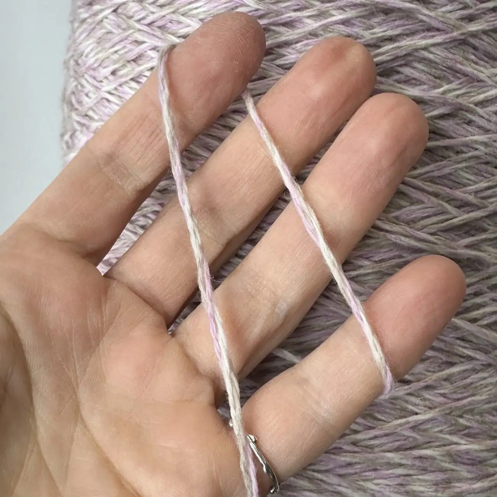 LEOPARD - NEW MILL; 80% меринос, 20% п/а; 250м/100гр; col. 316797, скрутка из нитей розового, бежевого и белого цвета; S503
