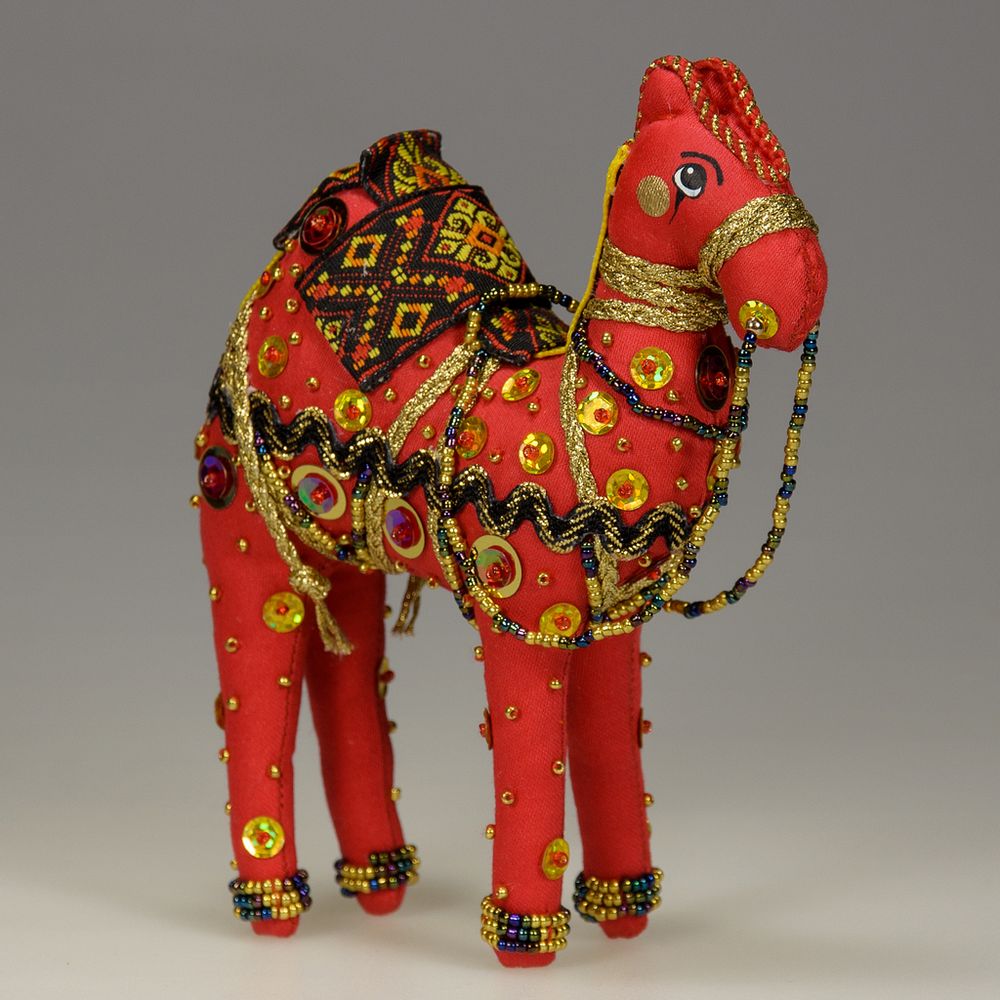 Бисерная ёлочная игрушка Верблюд