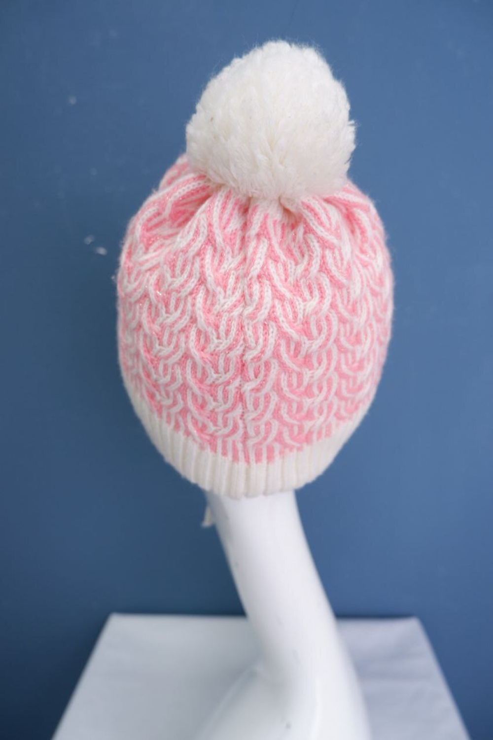 Шапка Futurino с помпоном на 3-4 года