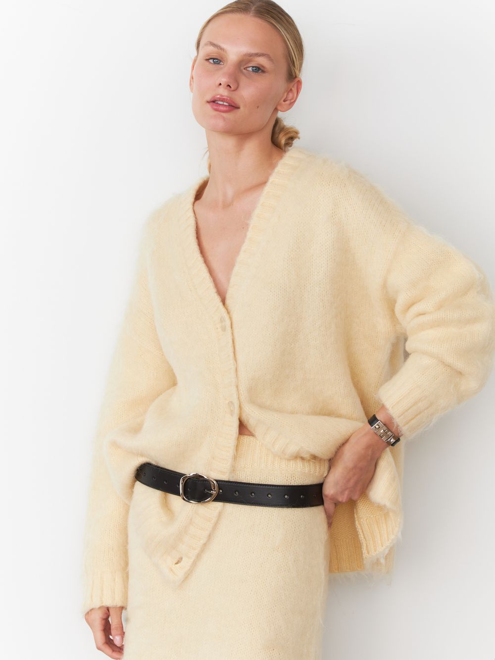 БАЗОВЫЙ РЕМЕНЬ С МЯТОЙ ПРЯЖКОЙ BLACK