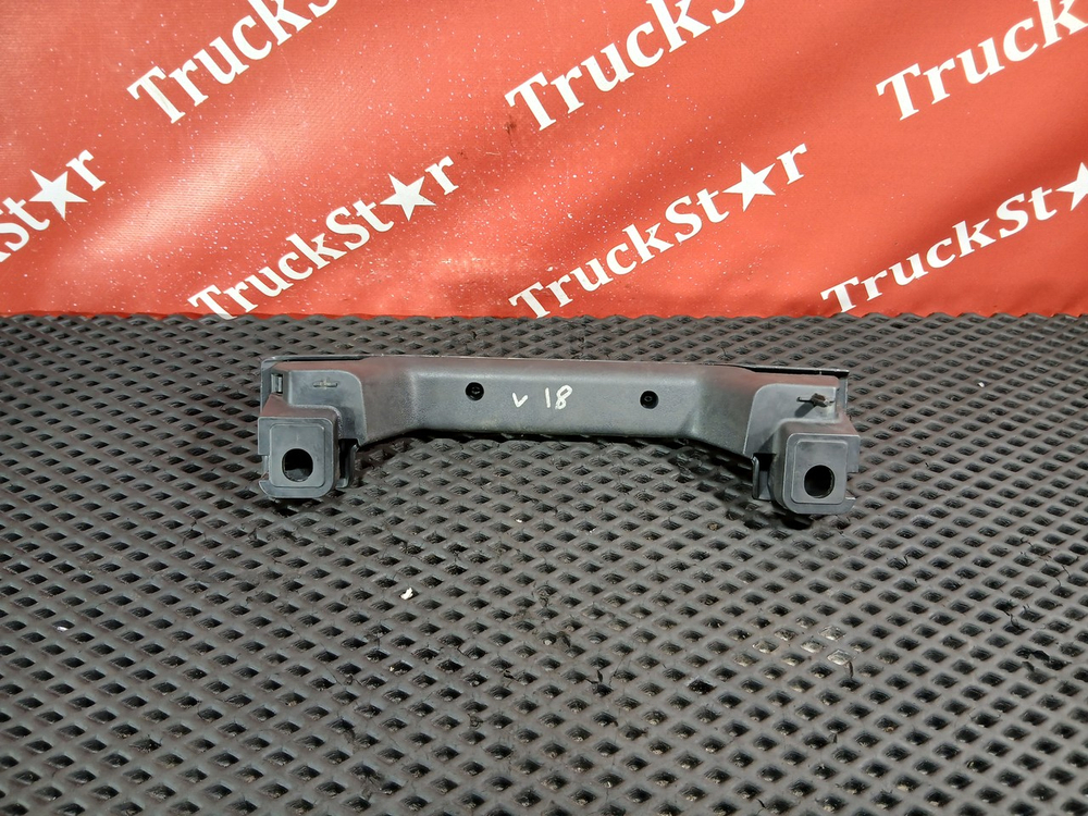 Ручка решетки радиатора левая