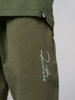 Зеленый костюм для мальчика в школу