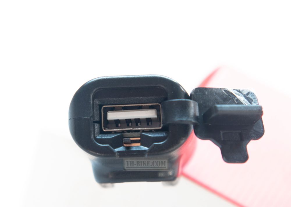 USB charger, slim, 1 slot, Fast charge. Handlebar/10mm Mirror mount. Motowolf