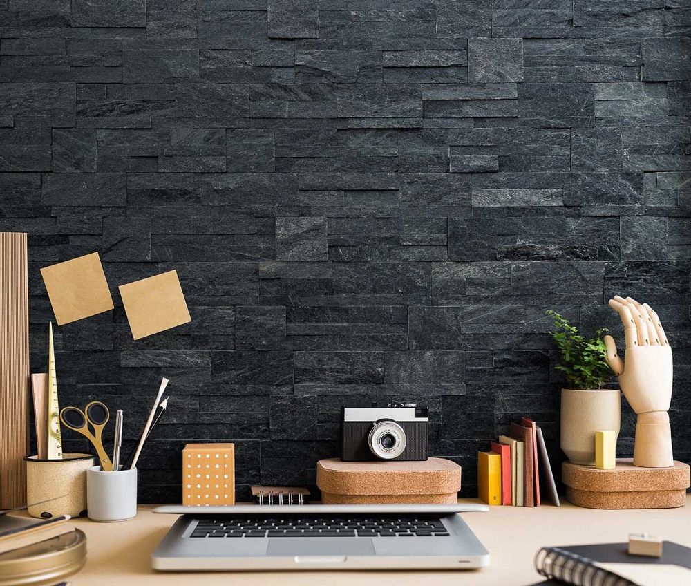 Натуральный камень Кварцит черный Pharaon 180x350x10-20 Модерн