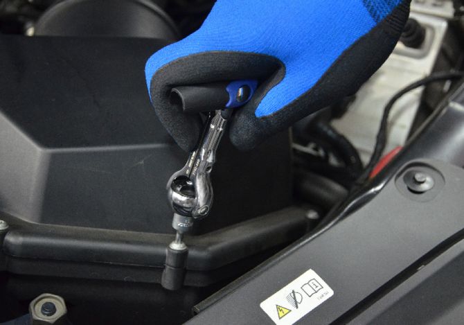 KING TONY (2752-45G) Трещотка 1/4", 114 мм, 72 зубца, дисковый механизм, поворотная голова с кнопкой