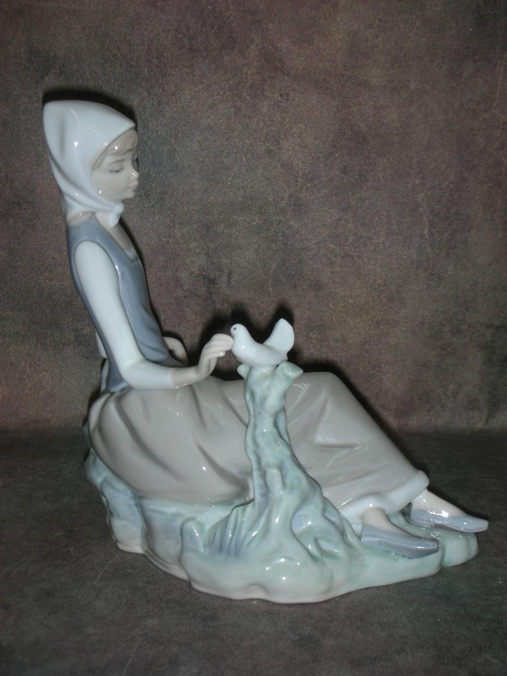 Статуэтка. Фарфор. Пастушка с голубем. Lladro. Испания
