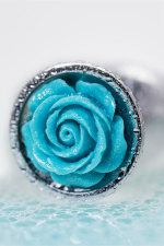 Серебристая анальная втулка с голубой розочкой 8см ToyFa Metal 717009-14