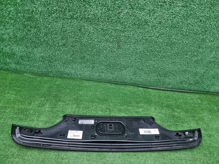 Накладка крышки багажника BMW 7er G11 (2015-2022)