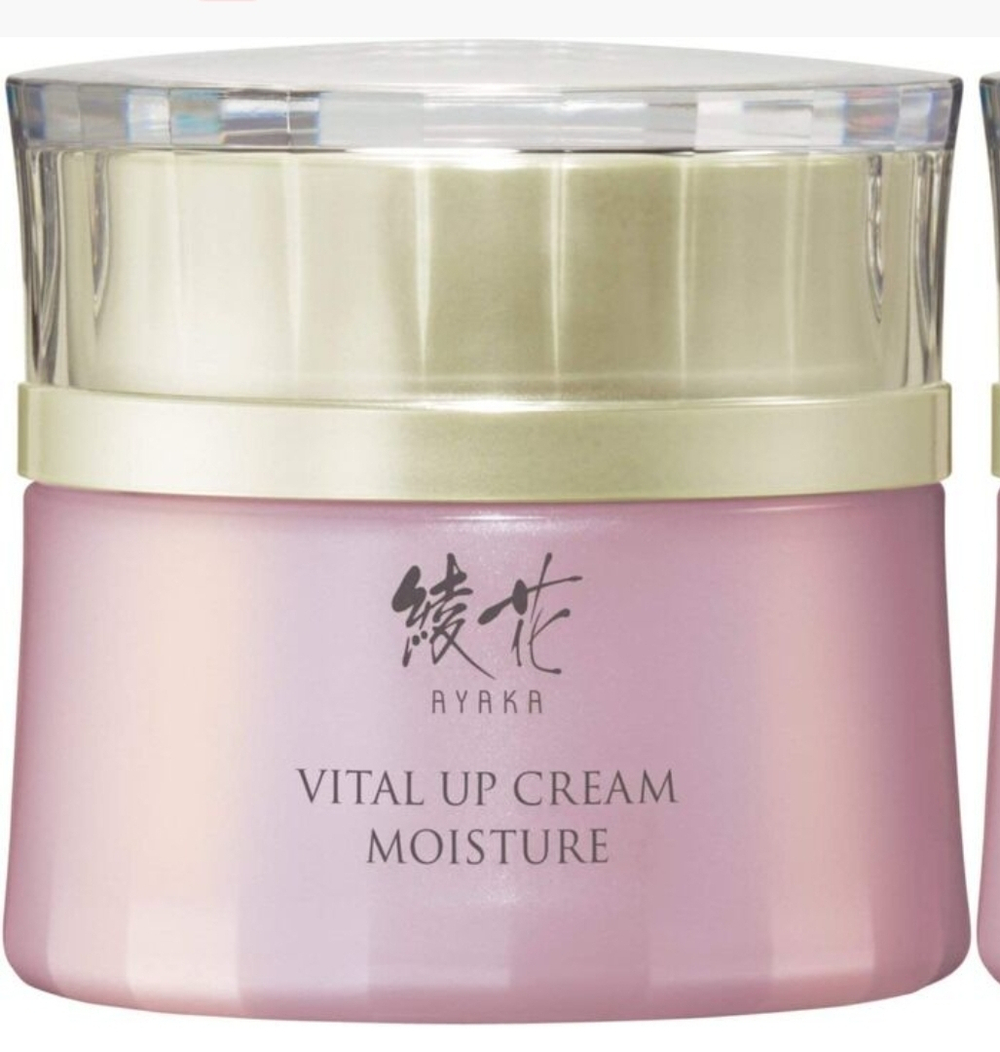 CHIFURE AYAKA Vital Up Cream - легкий увлажняющий крем для мягкой кожи