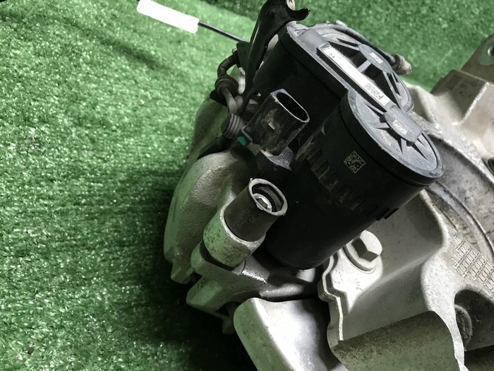 Суппорт тормозной задний LR Discovery Sport 19-нв