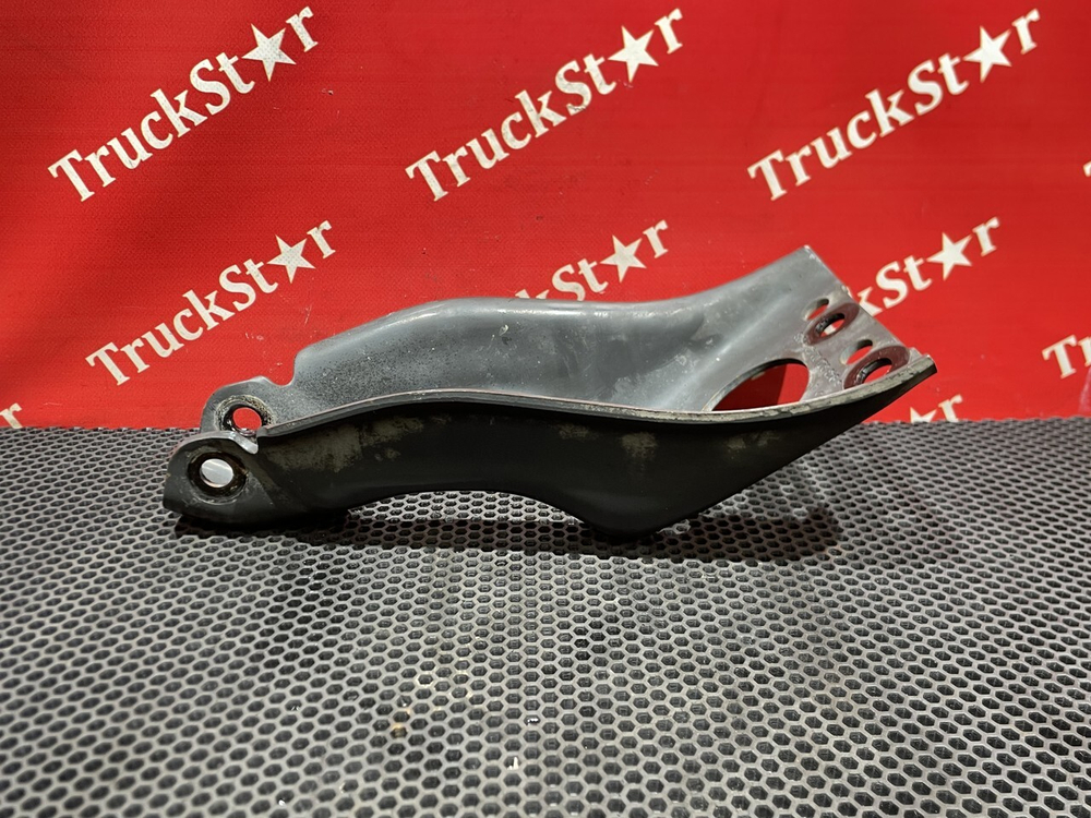 Кронштейн амортизатора переднего верхний