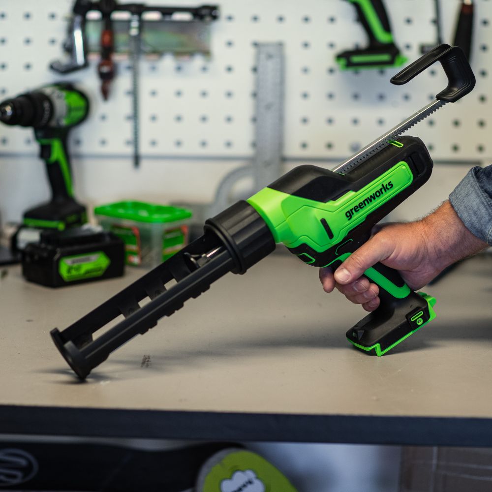 Пистолет для герметиков акк. Greenworks G24CAU, 24V, макс 310 мл, 1400–2900Н,1-10 мм/с, c 1хАКБ 2Ач и ЗУ (3501707UA)