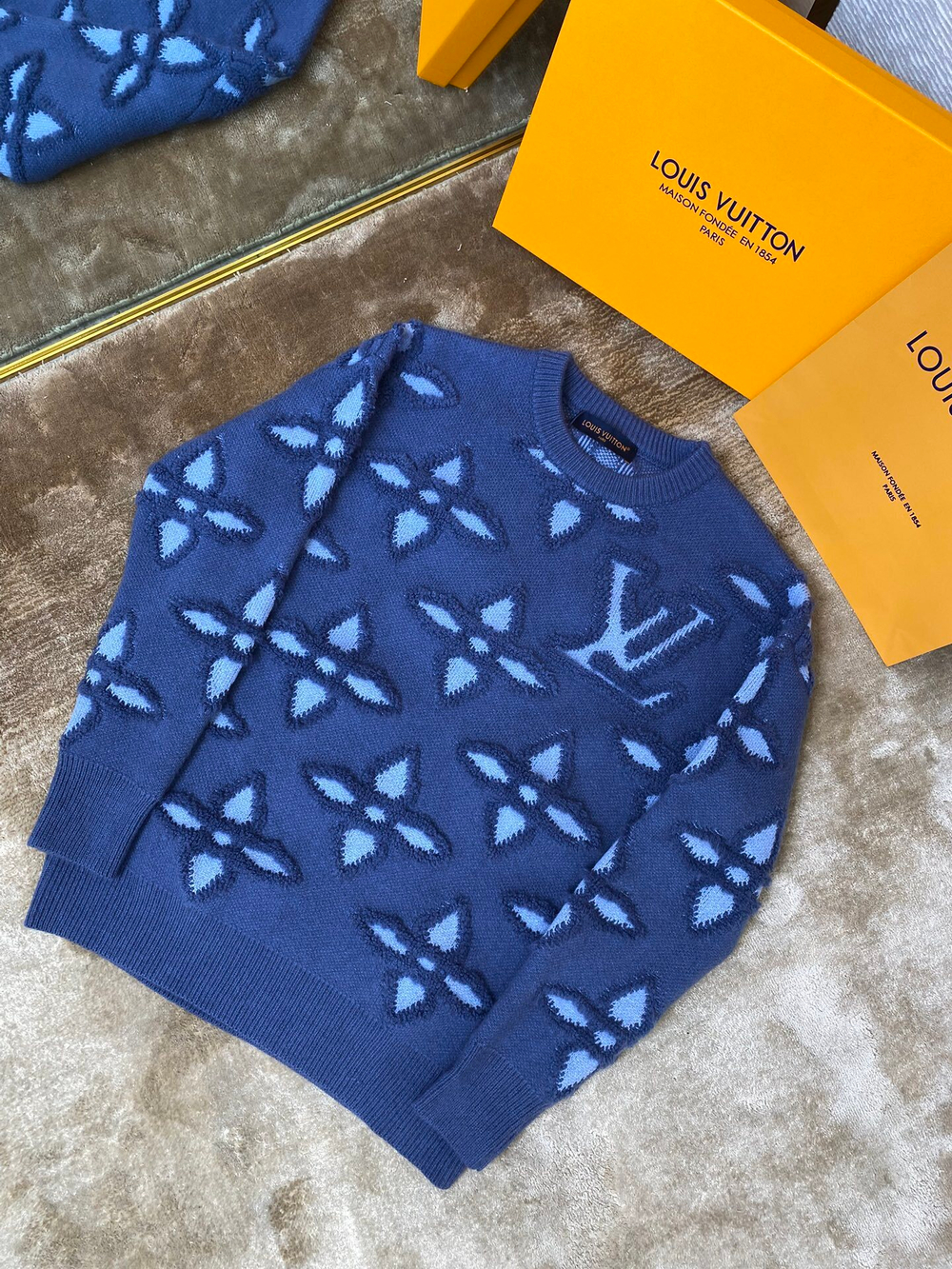 Louis Vuitton Sweatshirt