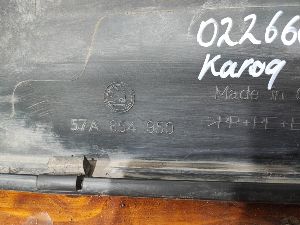 Накладка двери задней правой Skoda Karoq 17-нв Б/У Оригинал 57A854950
