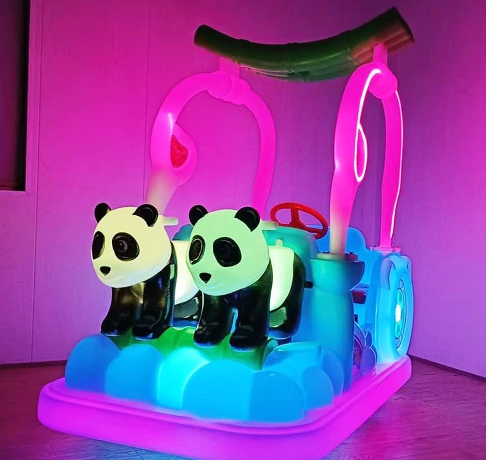 Прокатный аттракцион «Семья Панд» Электромобиль