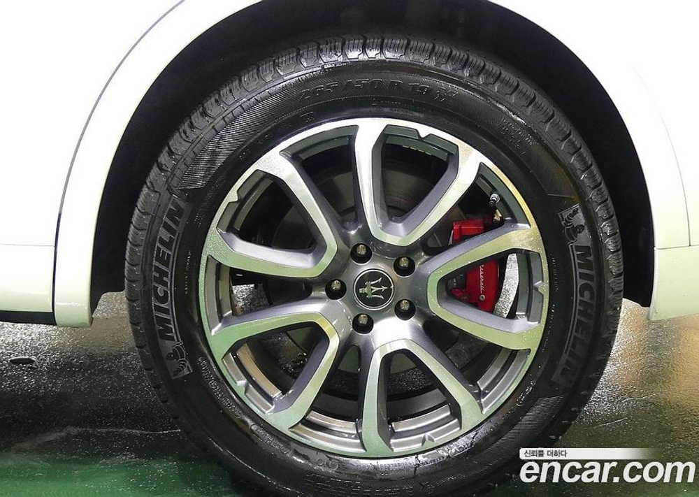 Maserati Levante 3.0 AWD GranLusso (05.2020)