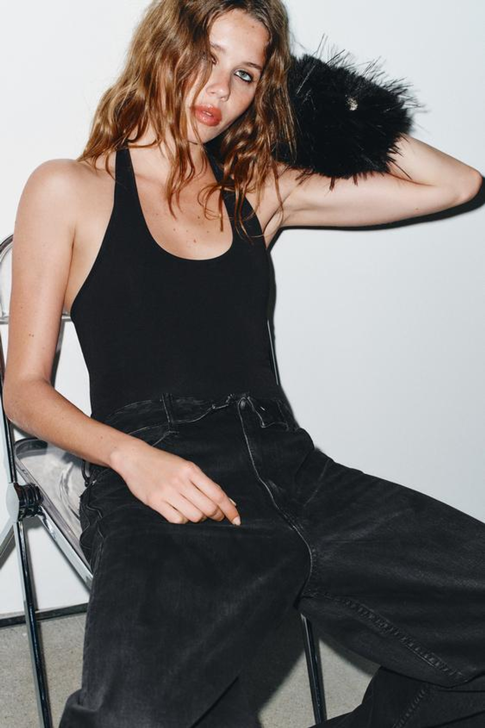 ZARA ДЖИНСЫ TRF СО СРЕДНЕЙ ПОСАДКОЙ И ОТВОРОТОМ НА ПОЯСЕ, ЧЕРНЫЙ