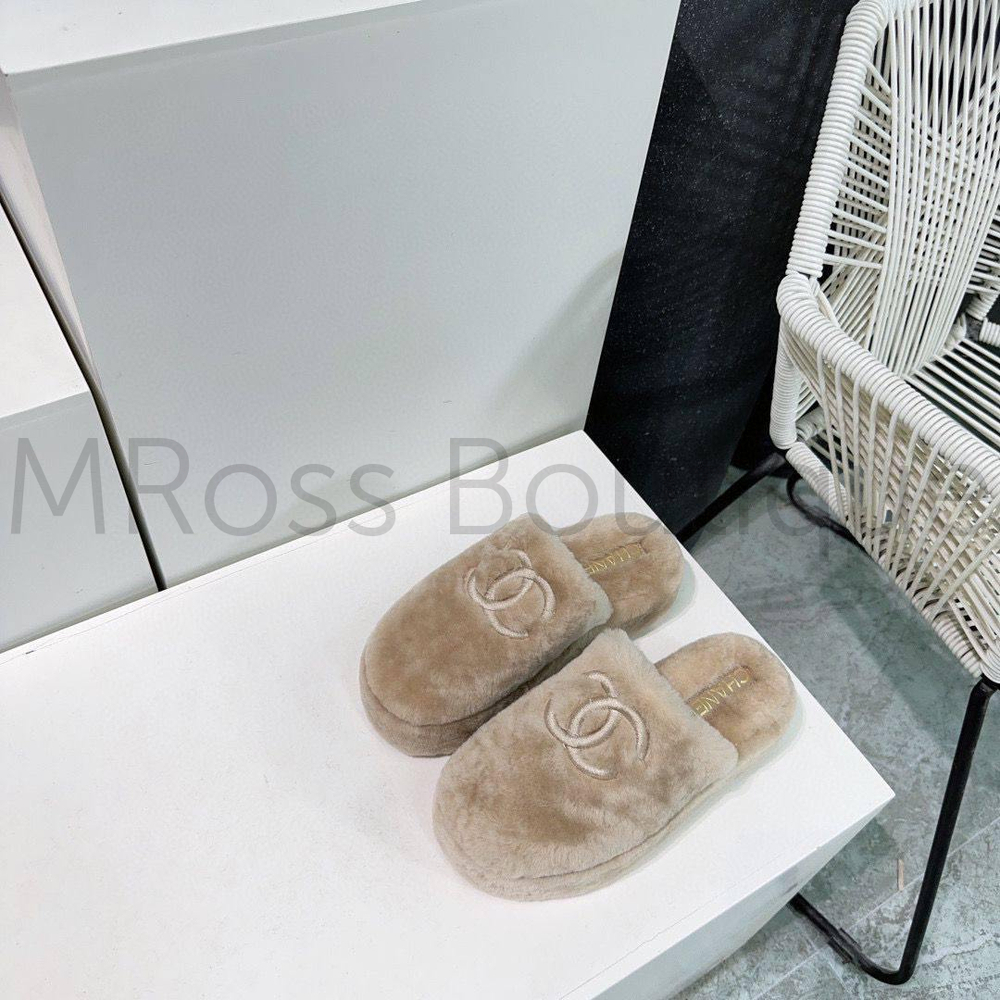 Мюли Chanel женские меховые в бежевом цвете