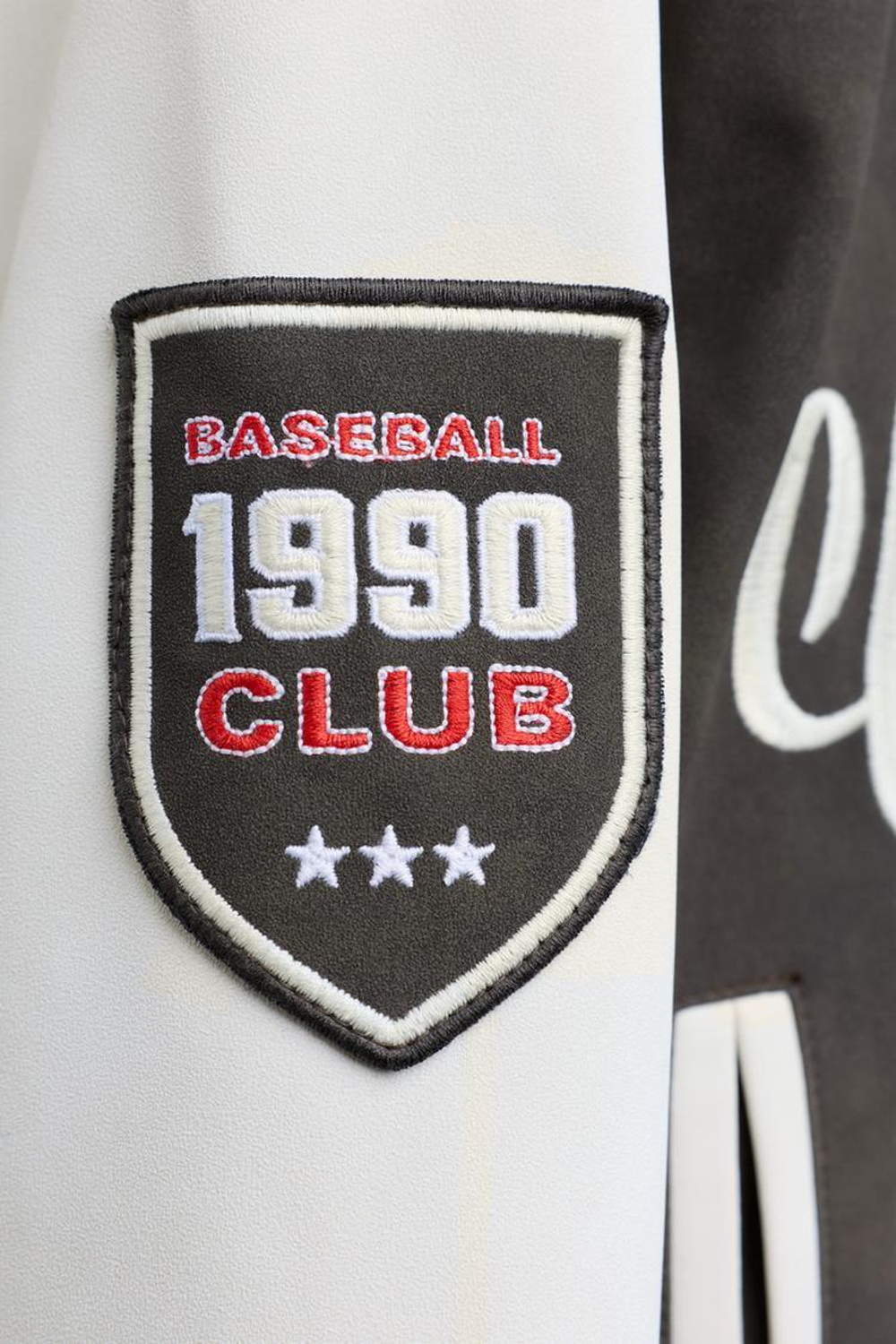 ZARA БОМБЕР С КАПЮШОНОМ И РУКАВАМИ ИЗ ИСКУССТВЕННОЙ КОЖИ, КОРИЧНЕВЫЙ