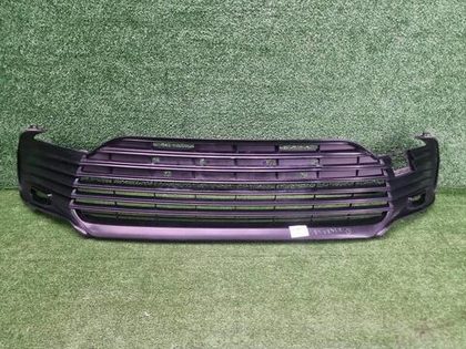 Решетка переднего бампера Toyota Camry XV70 20-нв