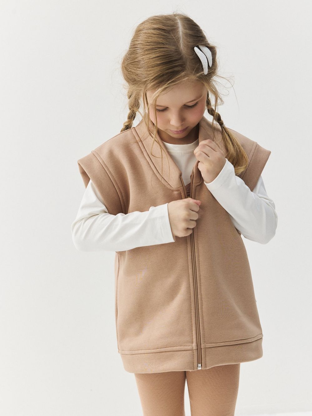 Жилет из футера "Молочный ирис" утепленный