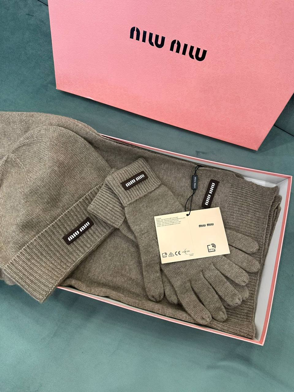 Комплект MIU MIU (шарф + шапка + перчатки)