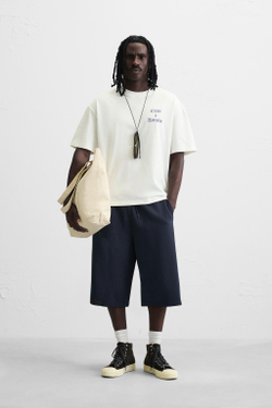 ZARA ФУТБОЛКА С ГРАФИЧЕСКИМ ПРИНТОМ, ЖЕЛТОВАТО-БЕЛЫЙ