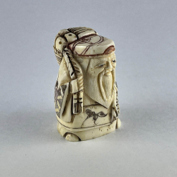 Статуэтка нэцкэ Дед с кузовком и веером