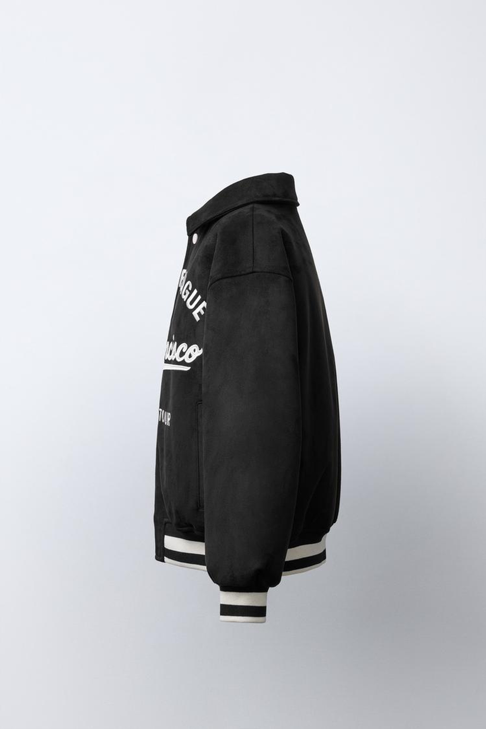 ZARA БОМБЕР ИЗ ИСКУССТВЕННОЙ ЗАМШИ С ВЫШИТЫМ ТЕКСТОМ, ЧЕРНЫЙ