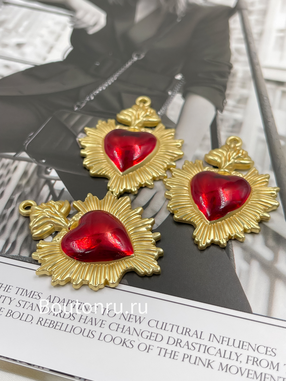 Подвеска "Пылающее сердце" крупная золотистая