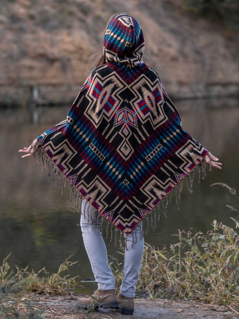 Пончо женское шерстяное с орнаментом