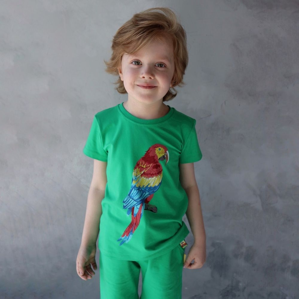 Зеленая футболка для мальчика с попугаем KOGANKIDS