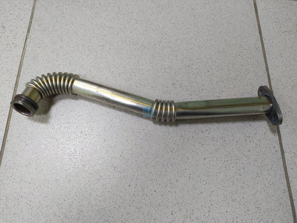 Патрубок слива масла с ТКР (⌀25, L-410, фланец 2отв. ⌀9 под шланг ⌀34) 650.1118340