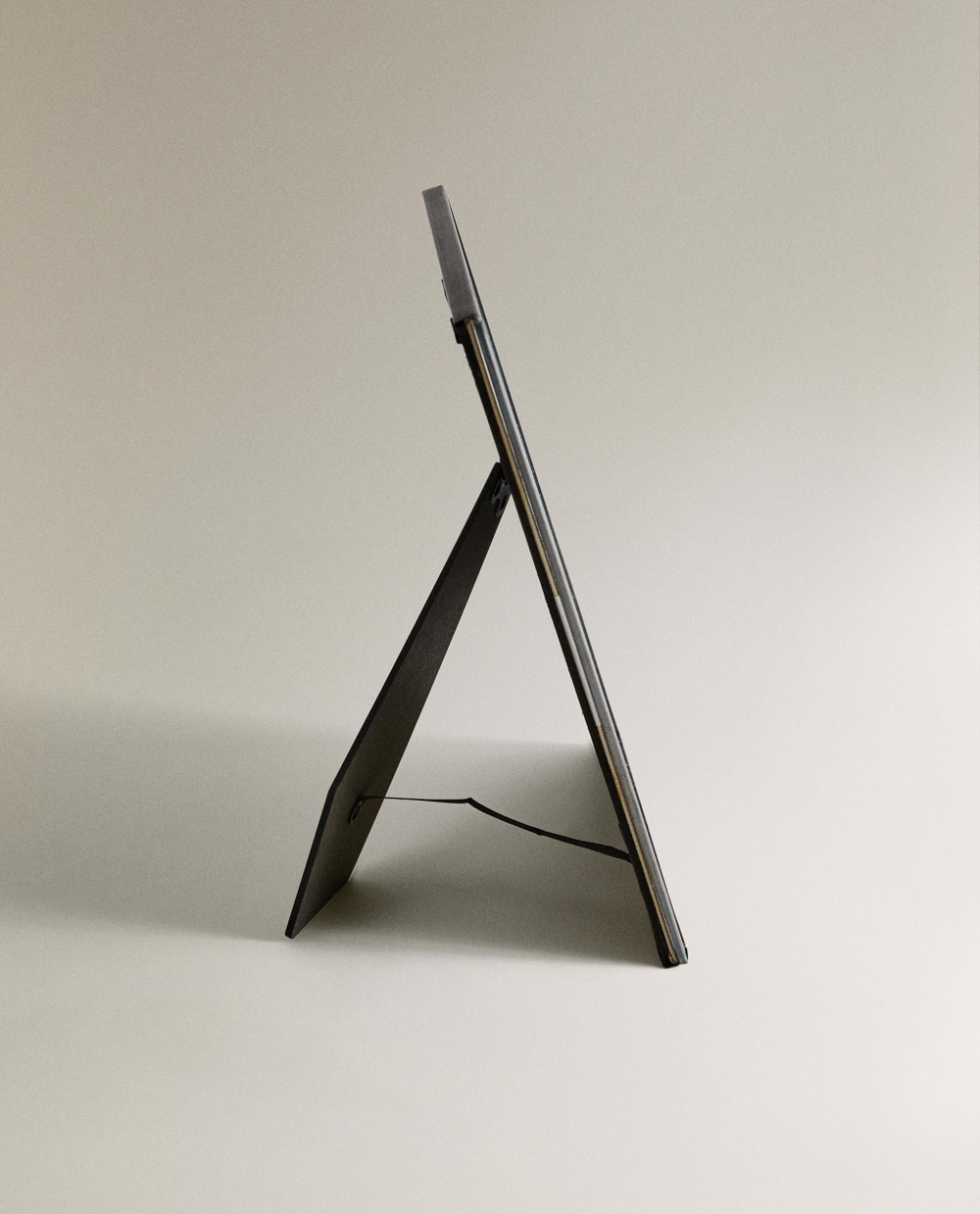 Zara Home Фоторамка из стекла, цвет чёрный, 25 см · 4342/045