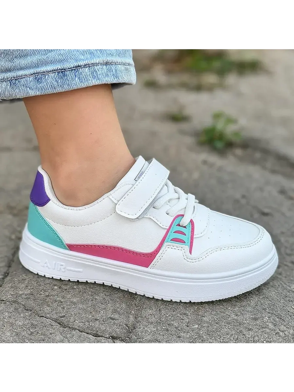 Кроссовки для девочки.