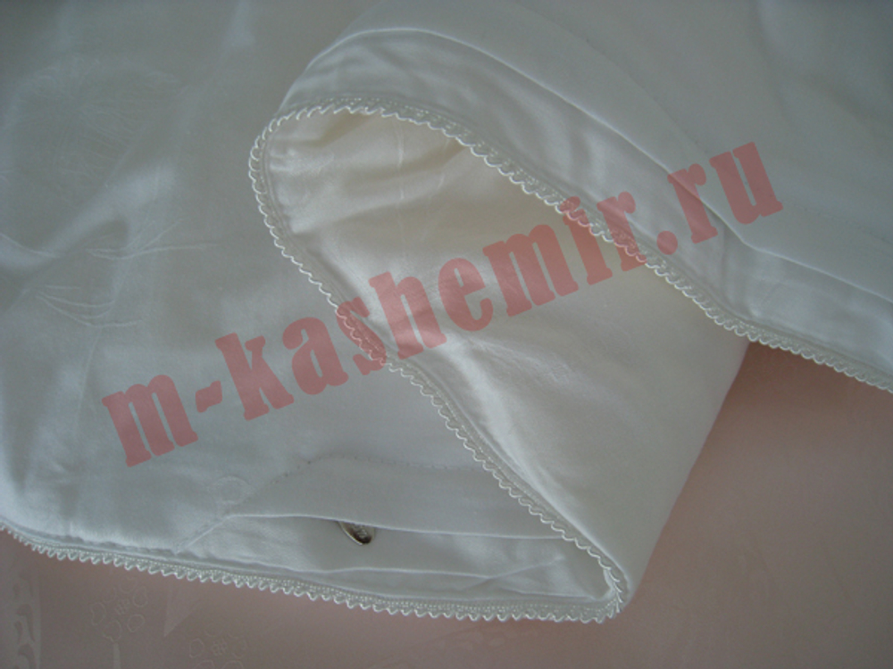 Одеяло шелковое в хлопке  (YiLiXin)  200х220 (Легкое) - белое