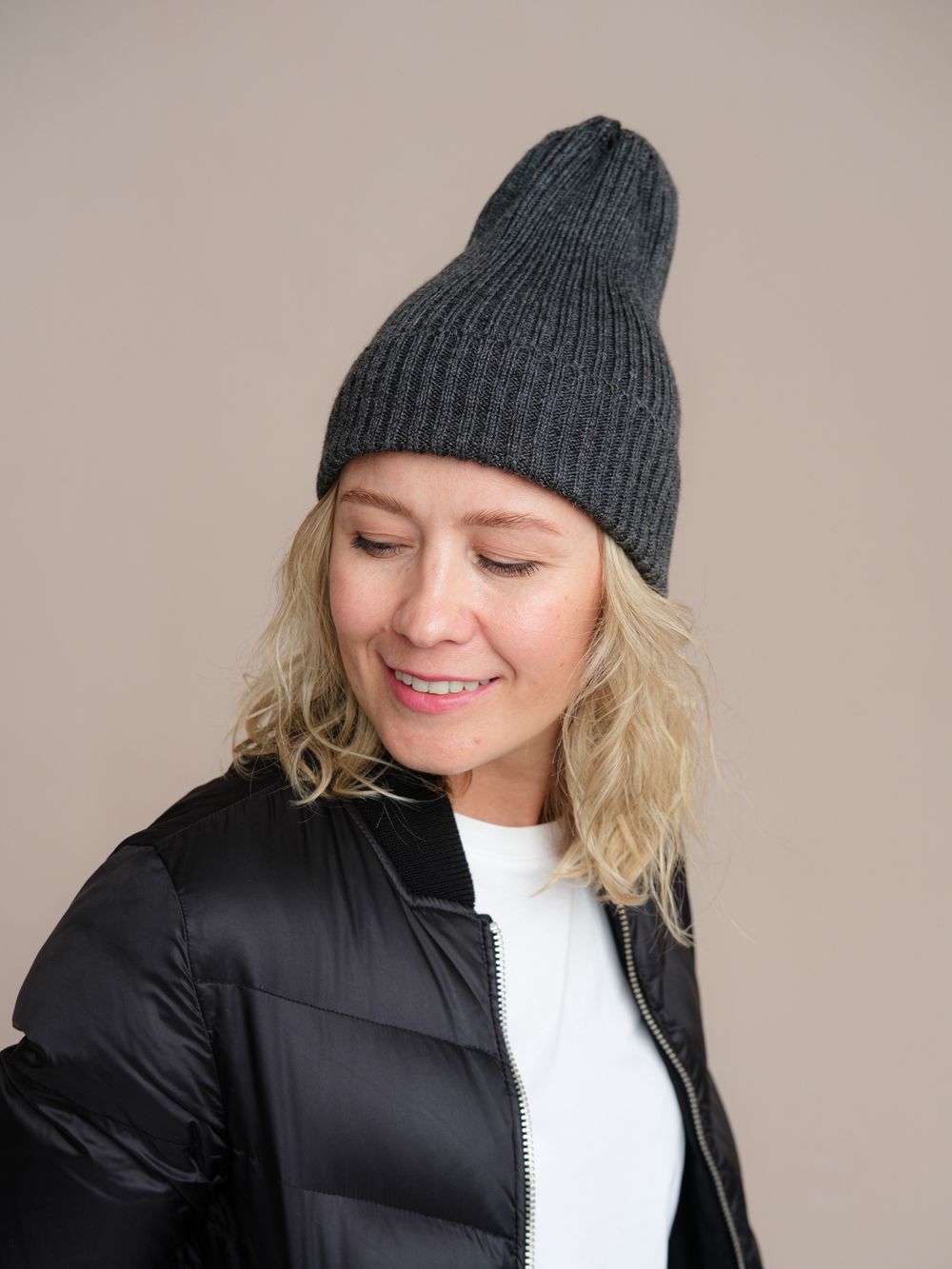 Шапка вязаная-резинка весенняя/осенняя КЭП(Черный меланж)