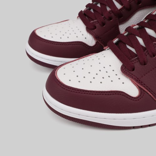 Кроссовки Jordan 1 Retro High OG Bordeaux артикул:555088-611 - купить в магазине Дайс
