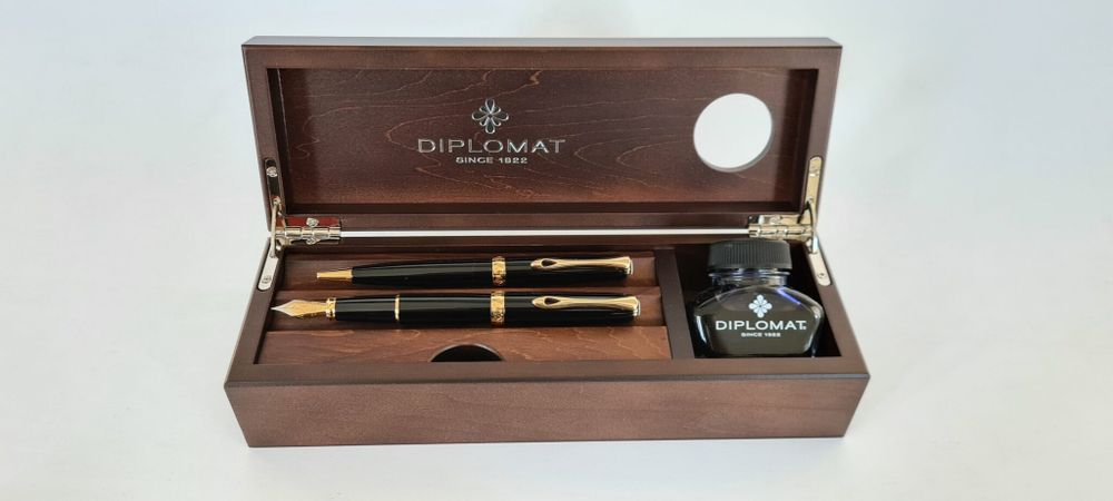 Шариковая ручка Diplomat Excellence A2 black lacquer gold (D40203040) 4